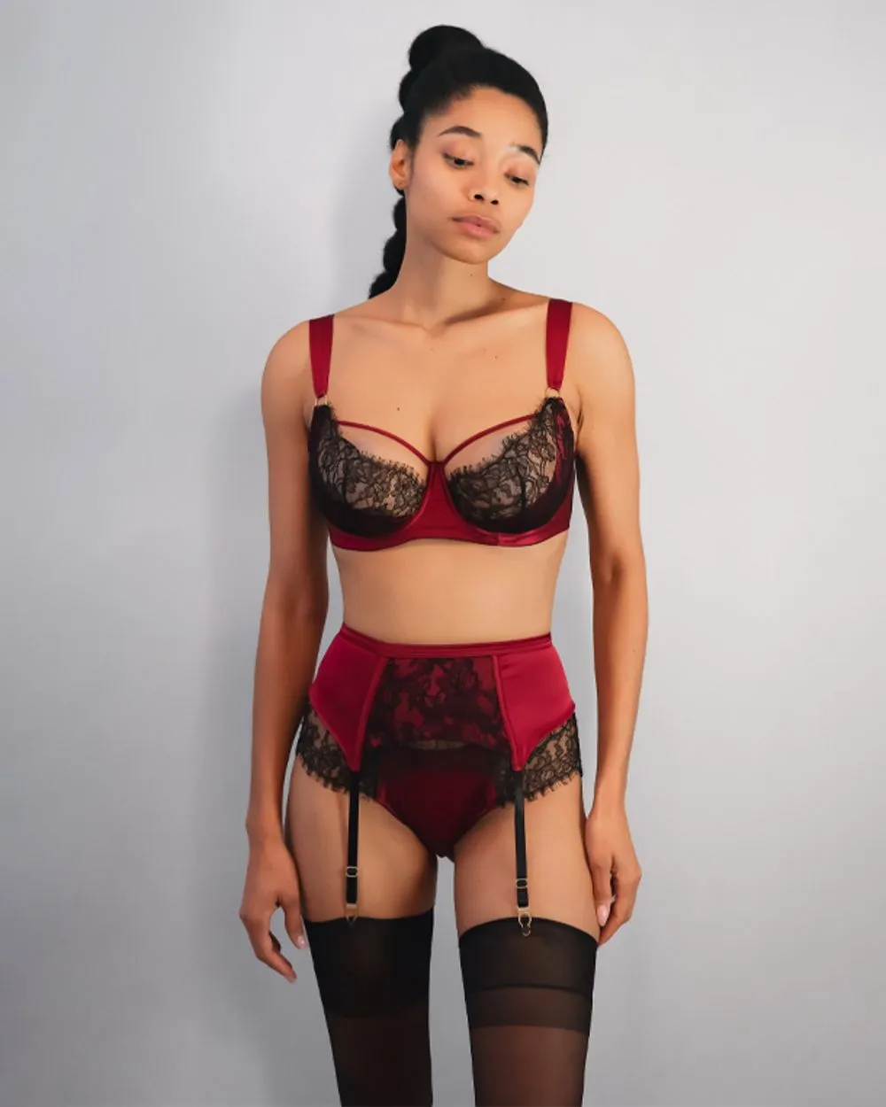 Dusk Leavers Lace Suspender Belt