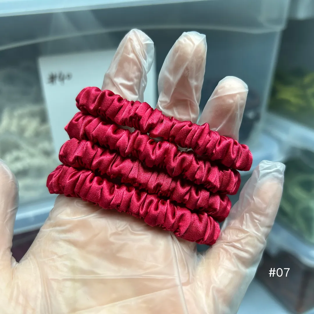 Fuchsine silk scrunchies mini