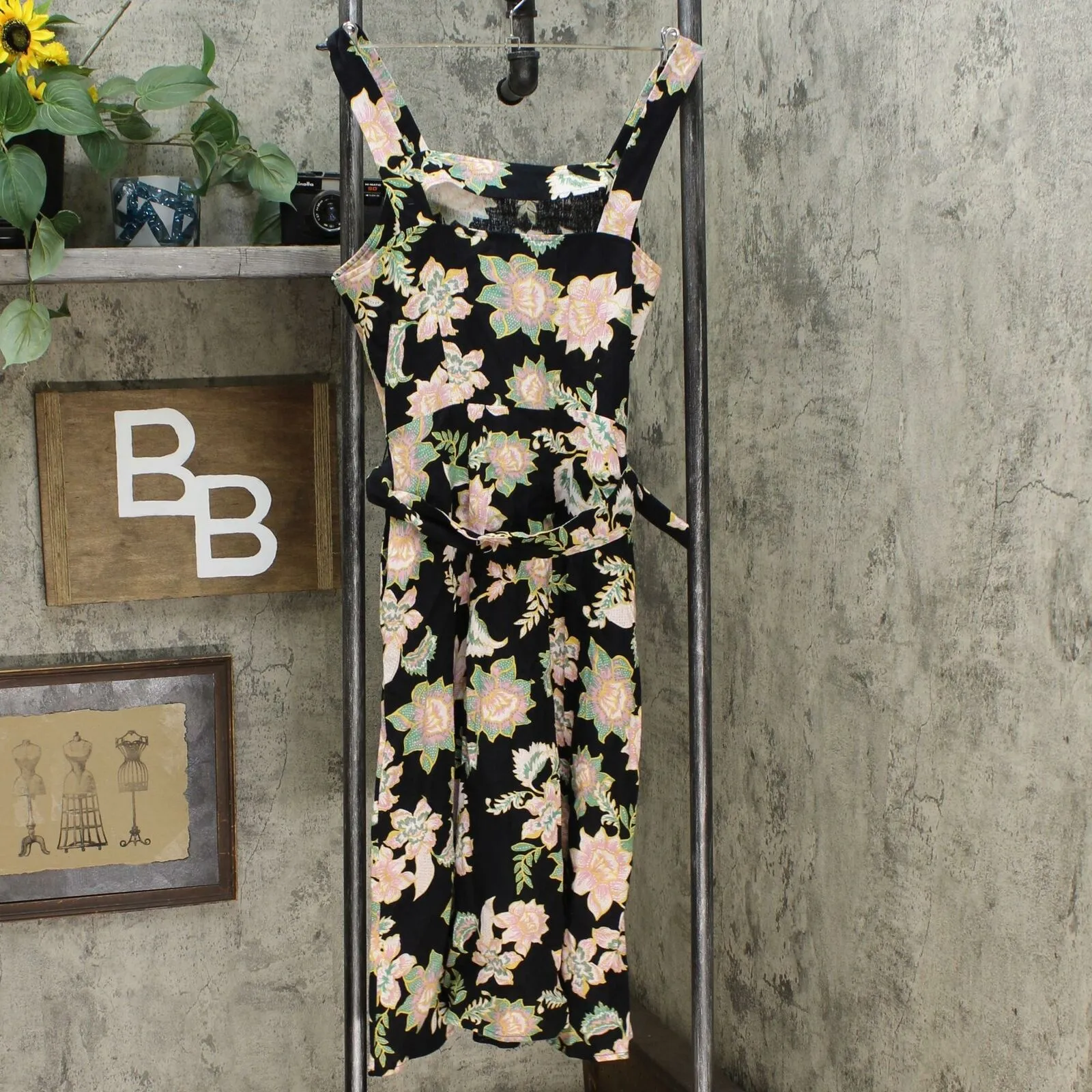 NWT Who What Wear Women's Floral Print Sleeveless Dress. WD-847 Medium