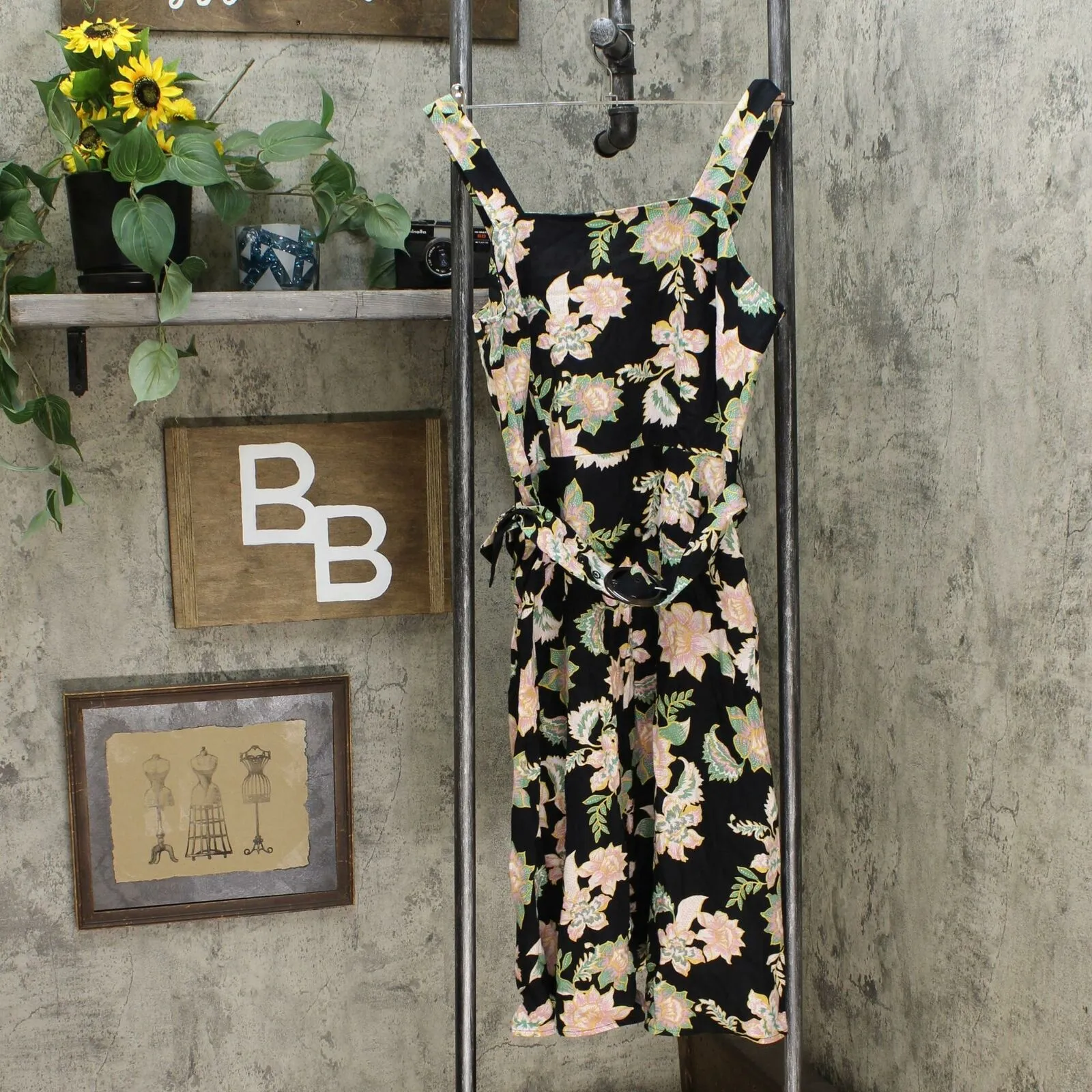 NWT Who What Wear Women's Floral Print Sleeveless Dress. WD-847 Medium