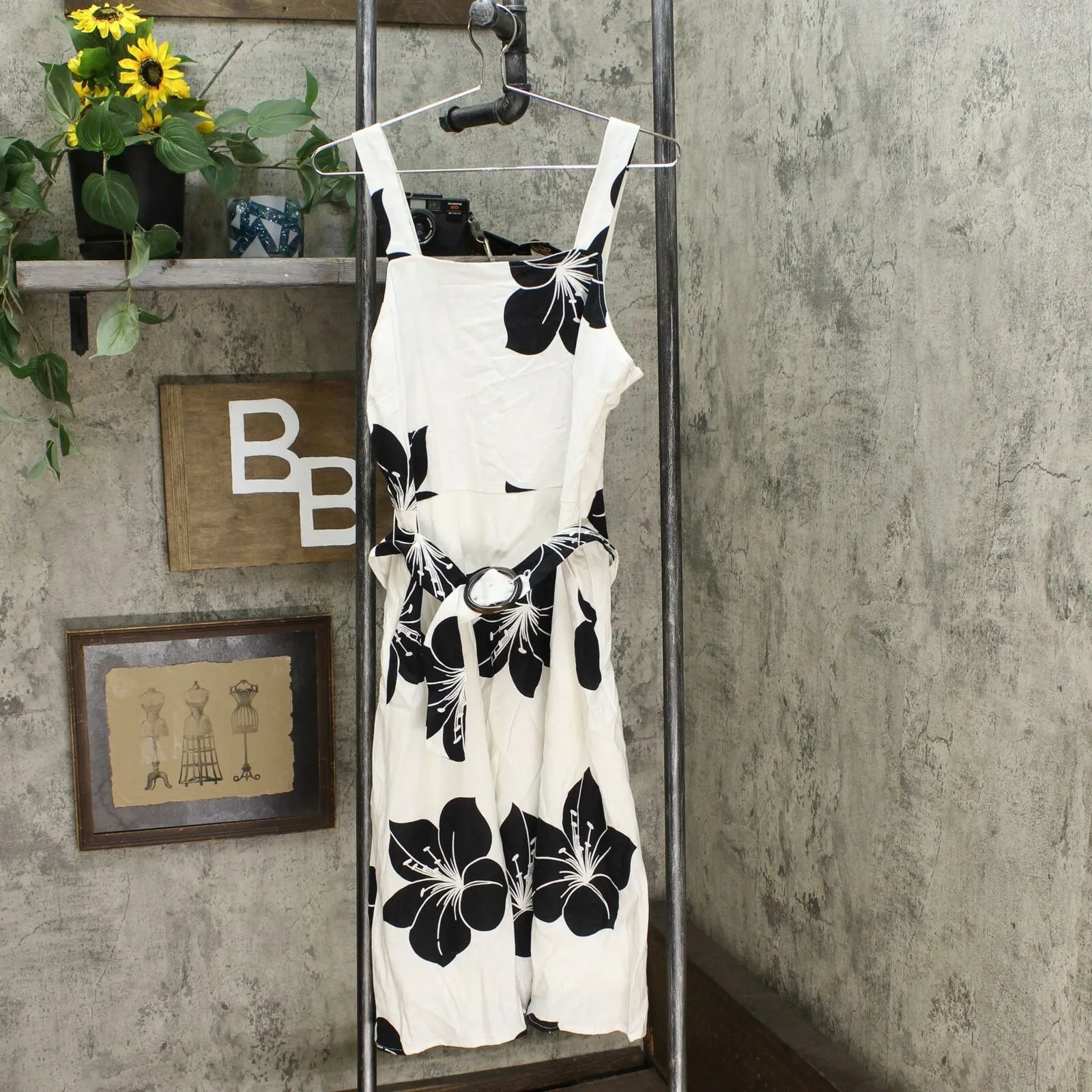 NWT Who What Wear Women's Floral Print Sleeveless Dress. WD-847 Medium
