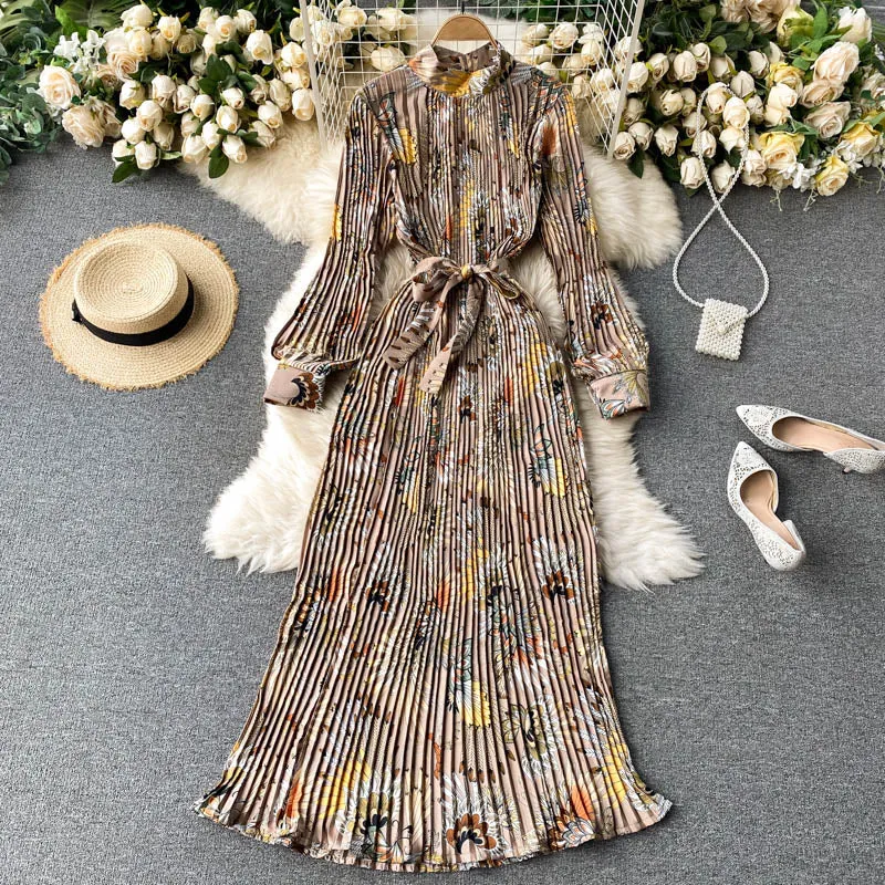 Women's Small Stand-up Collar Retro Print Pleated Long Maxi Dress
